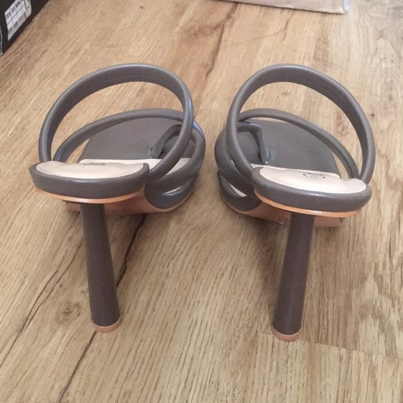 Boohoo Padded Toe Post Interest Heels MOCHA SIZE 7/40 US Size 9 - Picture 3 of 7